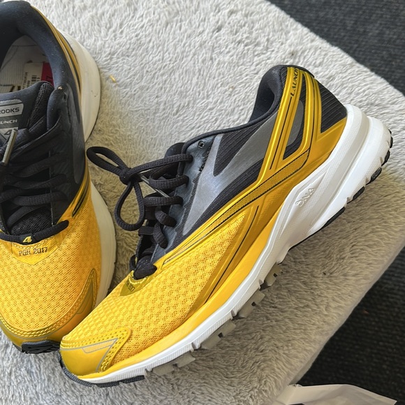 Brooks Launch 4 Sneakers - Picture 2 of 5